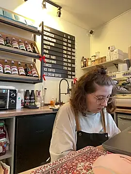 cinnabon  online show from 02/03/26, 01:27