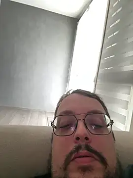 Snapshot of junior49280 chatting on 10/24/25, 01:51 junior49280 online show from 10/24/25, 01:51