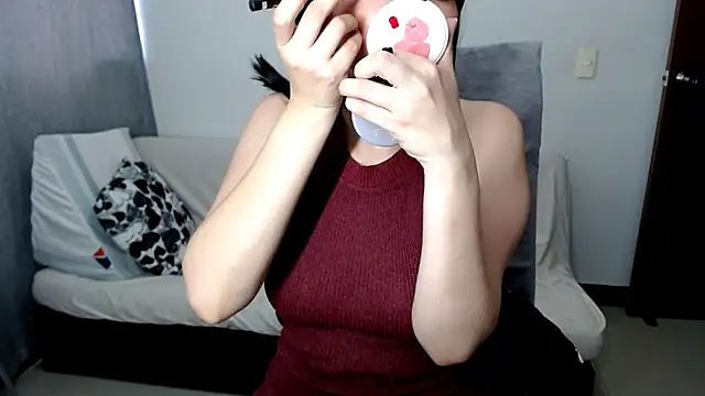 Snapshot of Laura-pervert chatting on 07/05/26, 09:33 Laura-pervert online show from 07/05/26, 09:33
