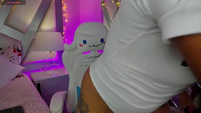 Snapshot of Amber_villalobos_ chatting on 01/11/25, 03:44 Amber villalobos online show from 01/11/25, 03:44