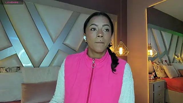 Snapshot of Amber_villalobos_ chatting on 10/11/25, 04:44 Amber villalobos online show from 10/11/25, 04:44