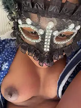 Snapshot of Bella_Luna18 chatting on 11/24/25, 03:56 Bella Luna18 online show from 11/24/25, 03:56