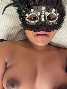 Snapshot of Bella_Luna18 chatting on 12/01/25, 05:51 Bella Luna18 online show from 12/01/25, 05:51