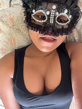 Snapshot of Bella_Luna18 chatting on 02/13/26, 06:59 Bella Luna18 online show from 02/13/26, 06:59