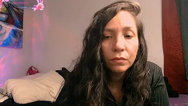 Snapshot of naihroby chatting on 06/20/26, 03:42 naihroby online show from 06/20/26, 03:42