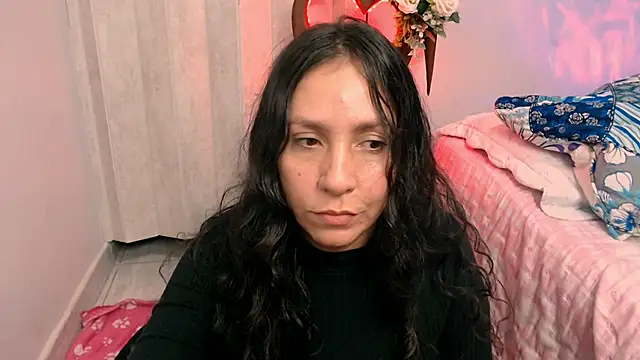 Snapshot of naihroby chatting on 07/16/26, 04:07 naihroby online show from 07/16/26, 04:07