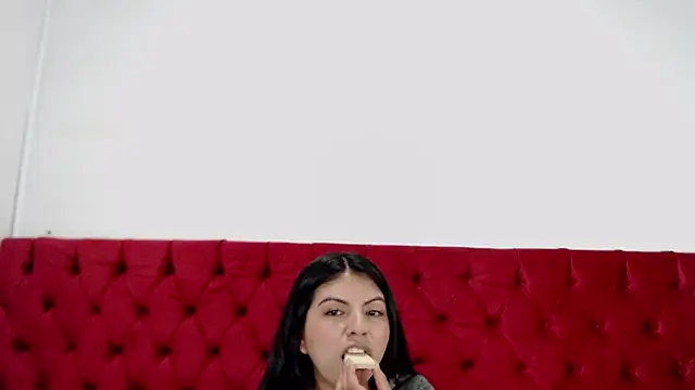 CarolineBrunx online show from 02/14/25, 04:04