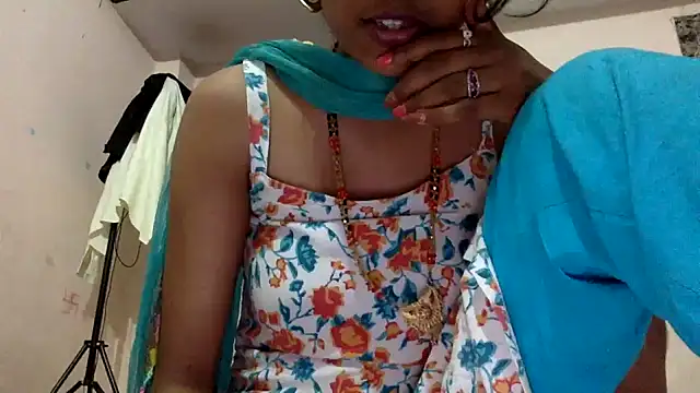 Snapshot of Shalu79 chatting on 07/02/26, 06:58 Shalu79 online show from 07/02/26, 06:58