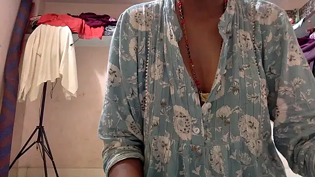 Snapshot of Shalu79 chatting on 07/04/26, 05:02 Shalu79 online show from 07/04/26, 05:02