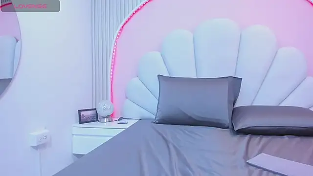 Meli castillo online show from 02/23/25, 10:42