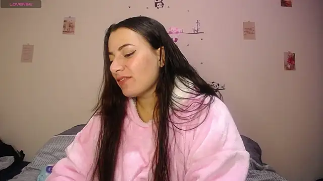 Snapshot of sofi_66 chatting on 10/10/25, 04:11 sofi 66 online show from 10/10/25, 04:11