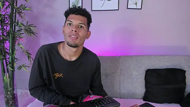 miaa lux online show from 02/01/25, 12:07