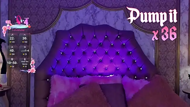 SoffiQueen online show from 04/18/26, 07:07