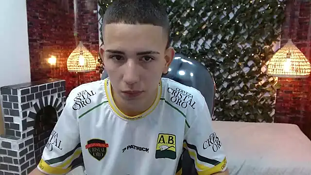 JackSwan18 online show from 12/06/24, 01:11