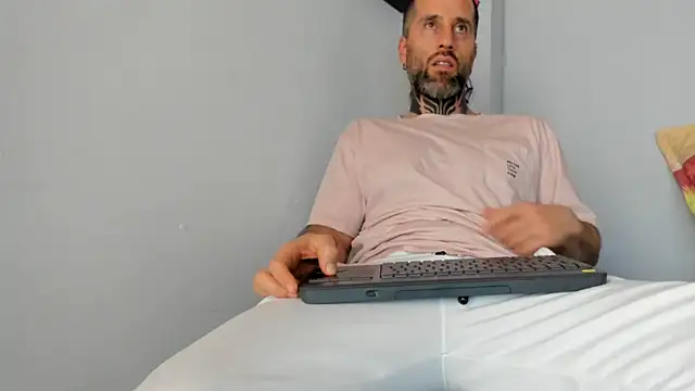 Antoniohot2024 online show from 02/21/25, 09:22