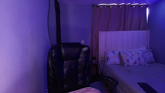 Shenoa1 online show from 11/27/25, 01:13