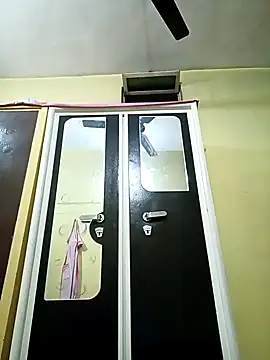 Snapshot of heenage chatting on 10/29/25, 05:04 heenage online show from 10/29/25, 05:04