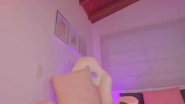 valeriaU online show from 11/26/25, 10:44