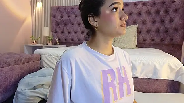 EMILYY FOXY online show from 12/15/25, 06:56