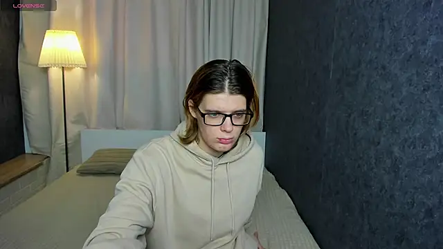 KIKI Krash online show from 03/08/25, 10:22