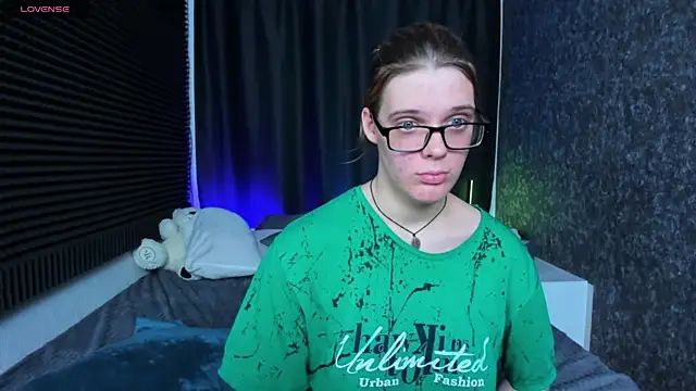 KIKI Krash online show from 03/13/25, 06:01