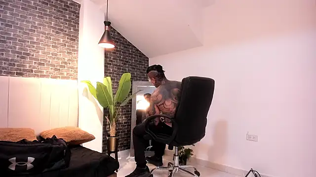 Dantesuarez28 online show from 12/15/25, 12:42