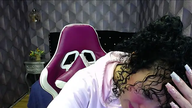 Snapshot of Sofiacowperx chatting on 01/15/25, 01:09 Sofiacowperx online show from 01/15/25, 01:09