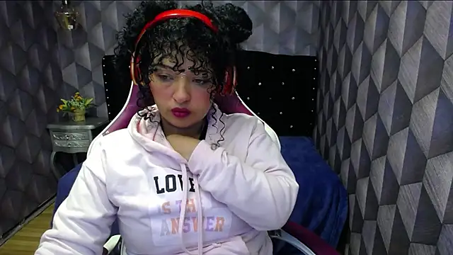 Snapshot of Sofiacowperx chatting on 01/15/25, 04:11 Sofiacowperx online show from 01/15/25, 04:11