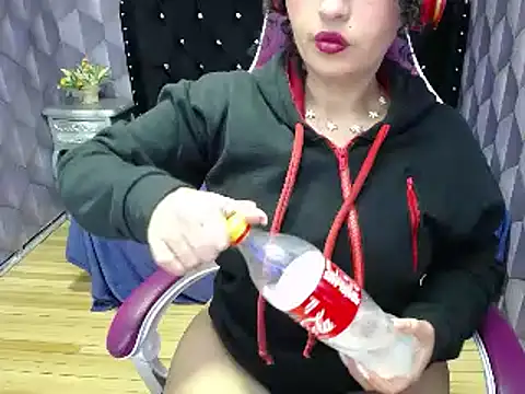 Snapshot of Sofiacowperx chatting on 01/16/25, 04:39 Sofiacowperx online show from 01/16/25, 04:39
