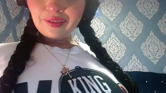 Snapshot of Sofiacowperx chatting on 06/04/26, 09:32 Sofiacowperx online show from 06/04/26, 09:32