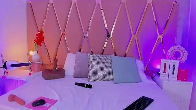 Snapshot of madyjames chatting on 07/21/26, 01:24 madyjames online show from 07/21/26, 01:24