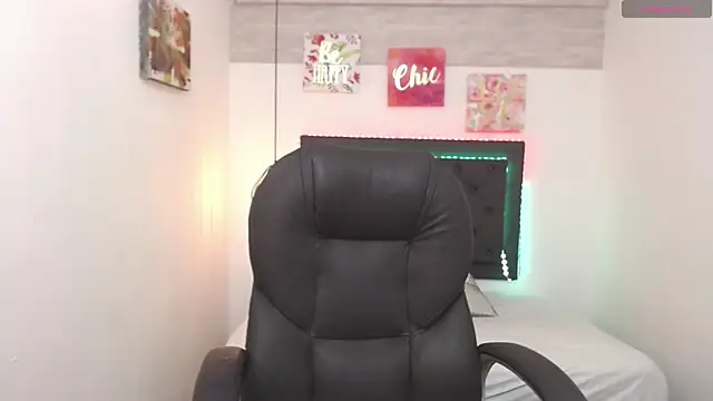 Nahomi-Hill online show from 01/11/25, 09:04