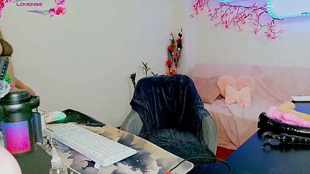 AustrianGirl99 online show from 07/17/26, 12:23