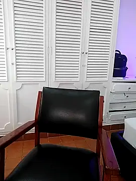 Adel Nesbiit online show from 03/10/26, 07:41