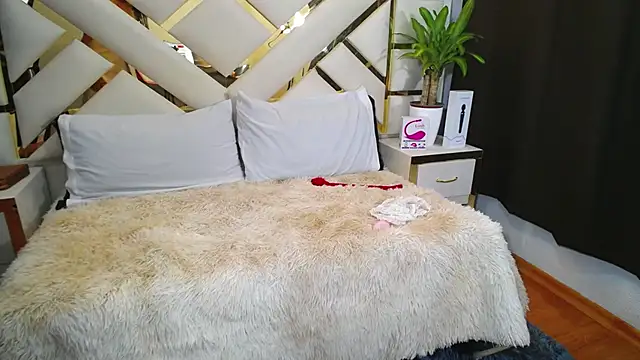 carolineamber  online show from 12/08/24, 02:19