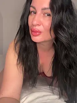 Helena7077 online show from 04/18/26, 10:32