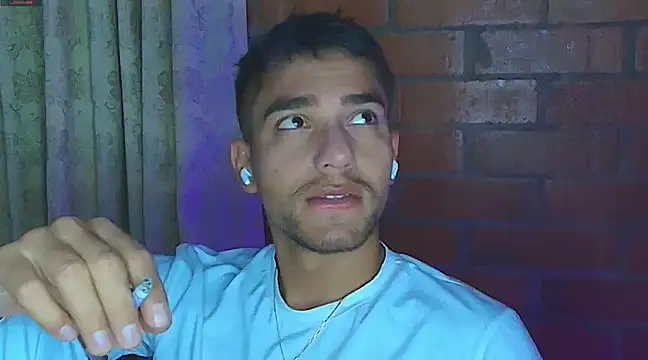 Snapshot of Leandro_valenzuela chatting on 02/05/25, 04:27 Leandro valenzuela online show from 02/05/25, 04:27