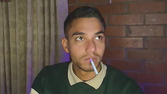 Snapshot of Leandro_valenzuela chatting on 02/06/25, 02:44 Leandro valenzuela online show from 02/06/25, 02:44