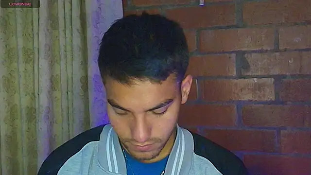 Snapshot of Leandro_valenzuela chatting on 02/07/25, 02:19 Leandro valenzuela online show from 02/07/25, 02:19