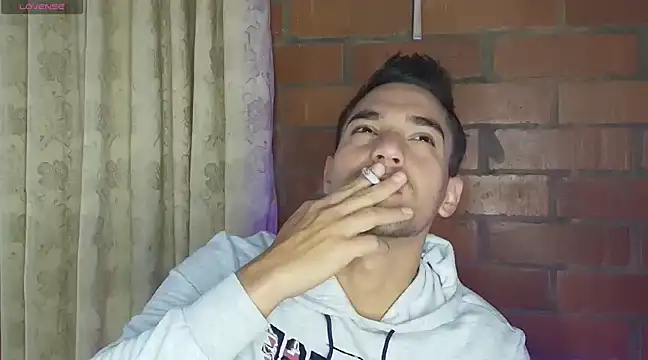 Snapshot of Leandro_valenzuela chatting on 02/13/25, 02:31 Leandro valenzuela online show from 02/13/25, 02:31