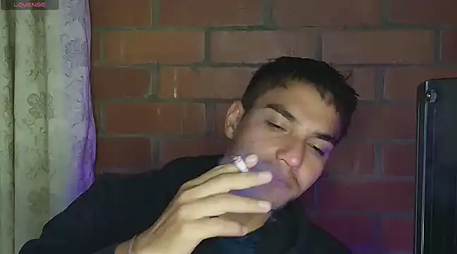 Snapshot of Leandro_valenzuela chatting on 02/14/25, 03:54 Leandro valenzuela online show from 02/14/25, 03:54