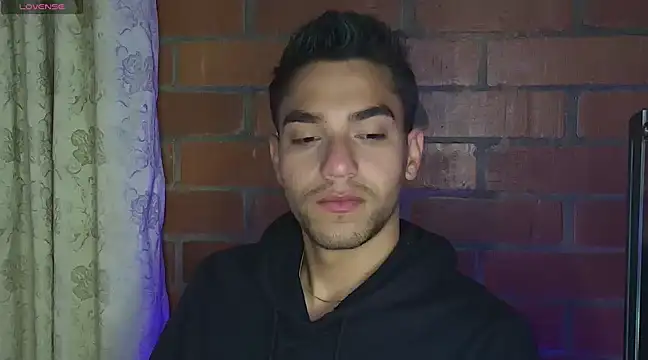 Snapshot of Leandro_valenzuela chatting on 02/14/25, 10:28 Leandro valenzuela online show from 02/14/25, 10:28