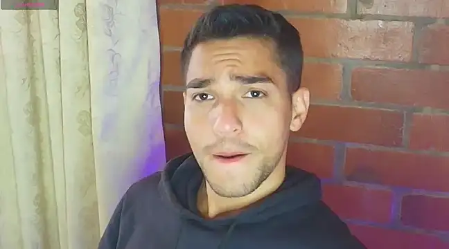 Snapshot of Leandro_valenzuela chatting on 02/14/25, 02:23 Leandro valenzuela online show from 02/14/25, 02:23