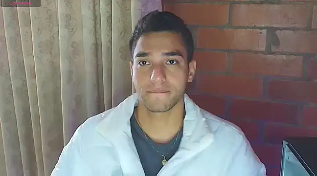 Snapshot of Leandro_valenzuela chatting on 02/19/25, 01:39 Leandro valenzuela online show from 02/19/25, 01:39