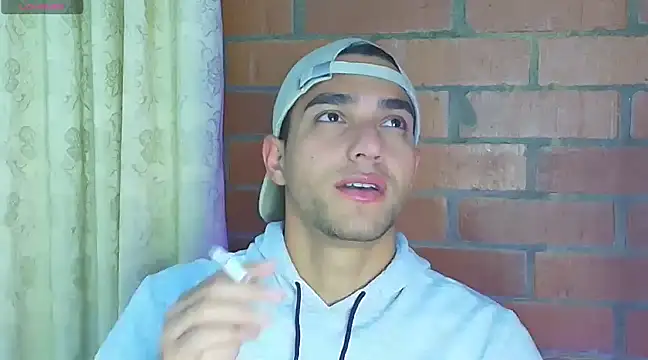 Snapshot of Leandro_valenzuela chatting on 02/20/25, 04:18 Leandro valenzuela online show from 02/20/25, 04:18