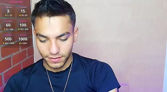 Snapshot of Leandro_valenzuela chatting on 02/25/25, 04:35 Leandro valenzuela online show from 02/25/25, 04:35