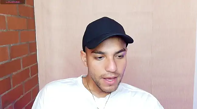 Snapshot of Leandro_valenzuela chatting on 02/26/25, 01:30 Leandro valenzuela online show from 02/26/25, 01:30