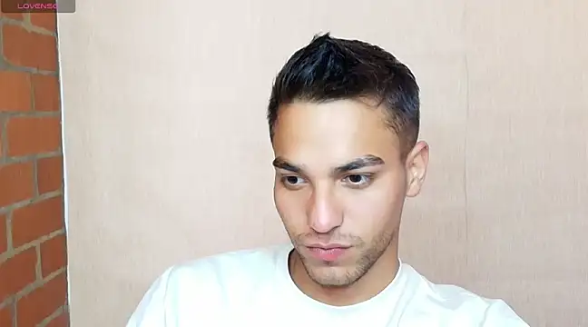 Snapshot of Leandro_valenzuela chatting on 02/27/25, 04:21 Leandro valenzuela online show from 02/27/25, 04:21