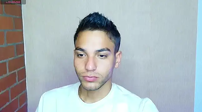 Snapshot of Leandro_valenzuela chatting on 02/28/25, 12:43 Leandro valenzuela online show from 02/28/25, 12:43