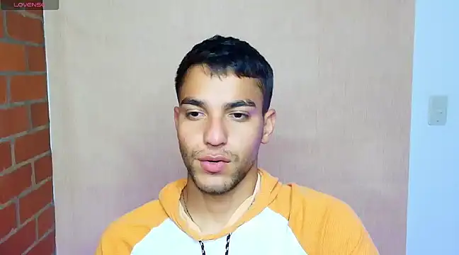 Snapshot of Leandro_valenzuela chatting on 03/04/25, 12:29 Leandro valenzuela online show from 03/04/25, 12:29